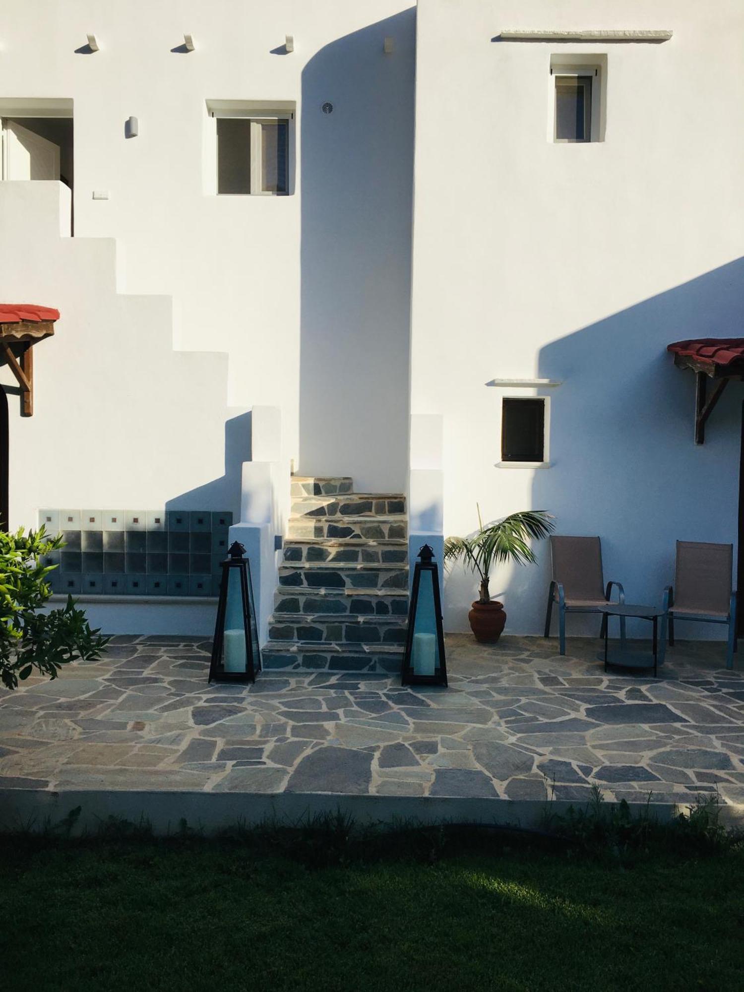 Ninemia Naxos Suites Agios Thaleleos Buitenkant foto